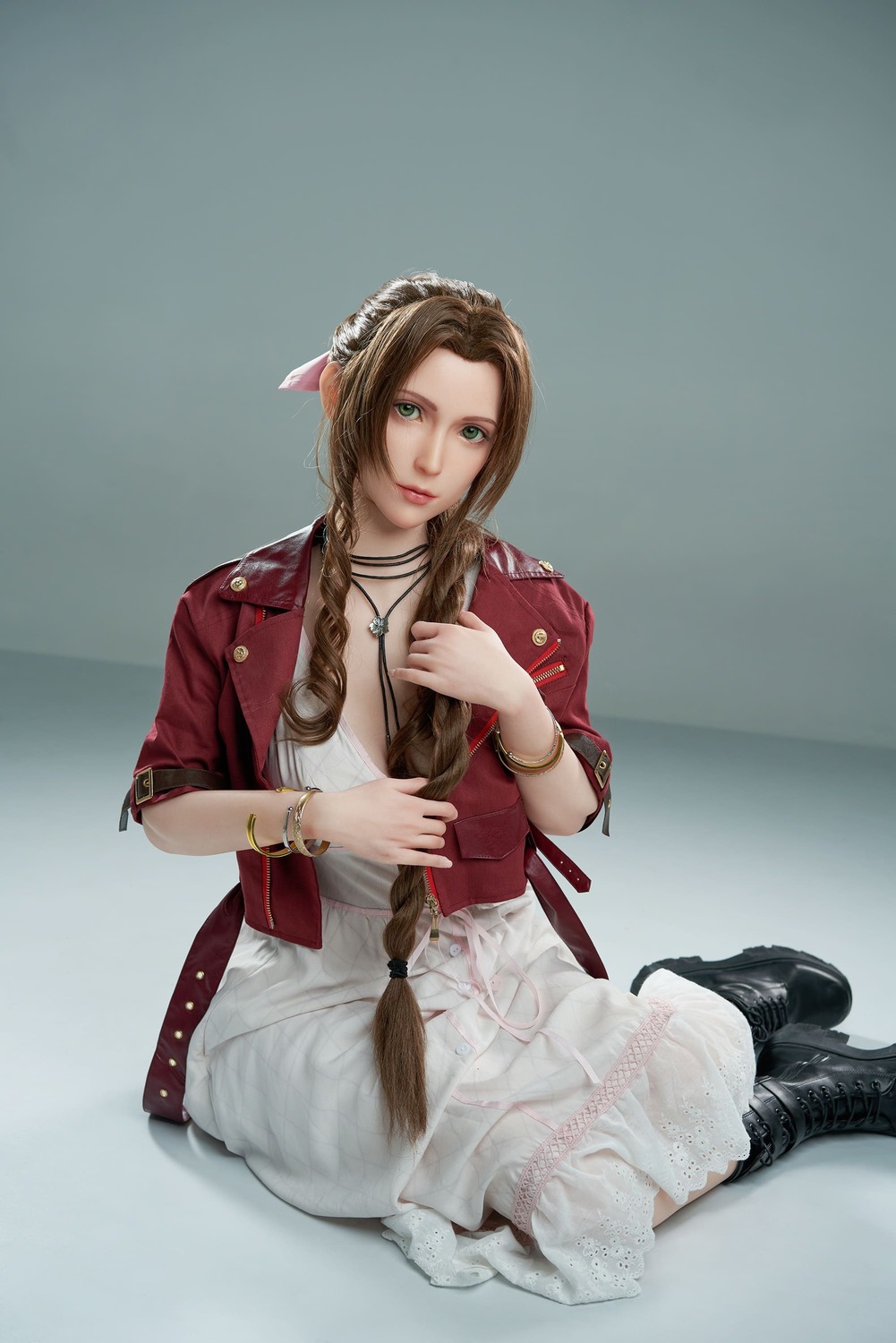 Seks lalka aerith - foto 2 | zelex. Pl Seks lalka aerith siedzi na podłodze w sukience i kurtce