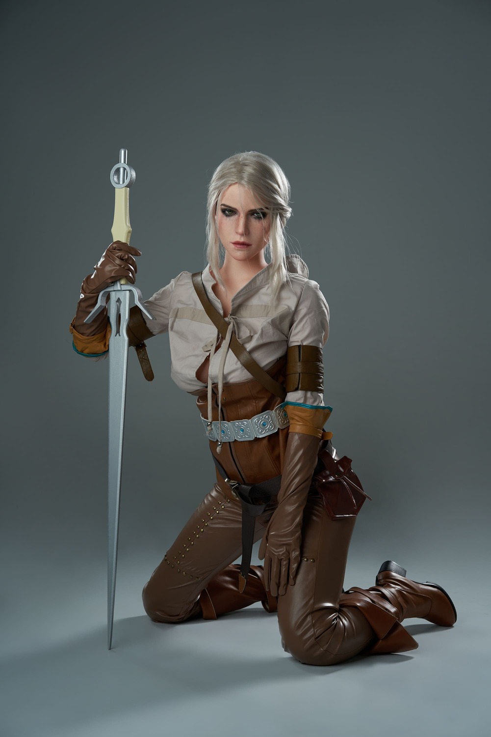 Seks lalka ciri - foto 7 | zelex. Pl Seks lalka ciri siedzi na jej kolanach