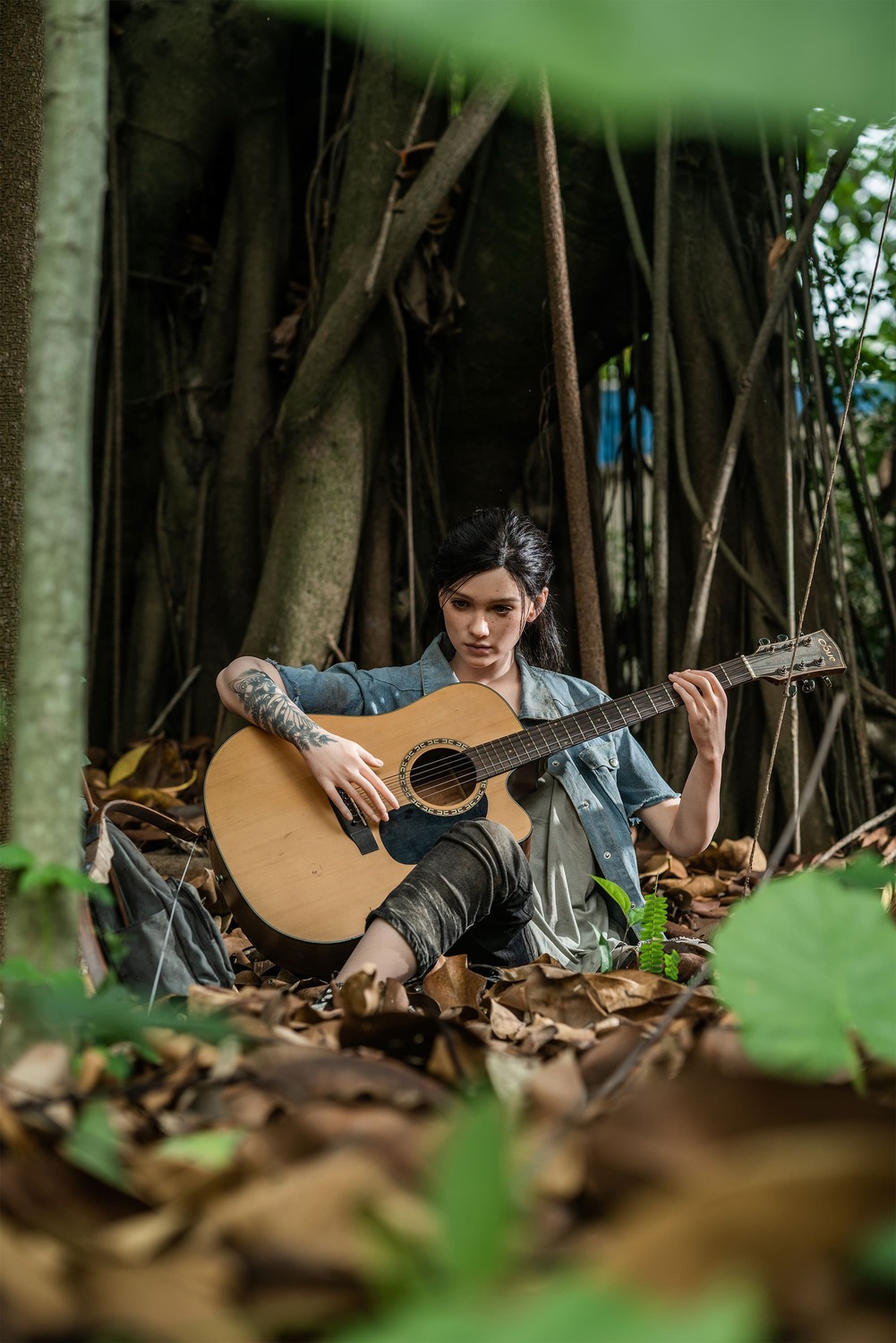 Seks lalka ellie - foto 2 | zelex. Pl Seks lalka ellie w lesie grająca na gitarze